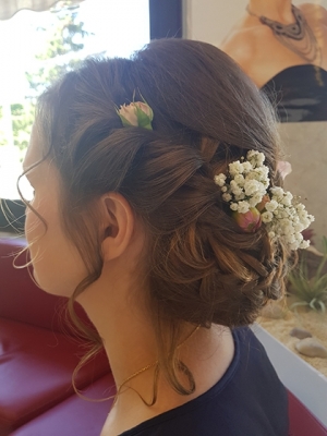 coiffure de mariée avec fleurs