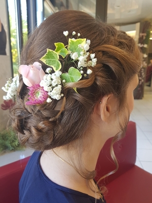 coiffure de mariée avec fleurs