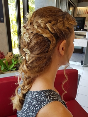 coiffure de mariée avec tresse blonde