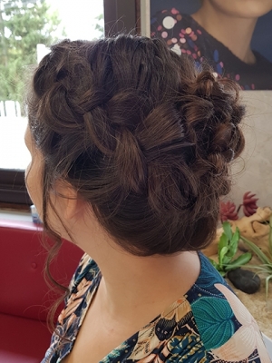 coiffure de mariée avec chignon bouclé