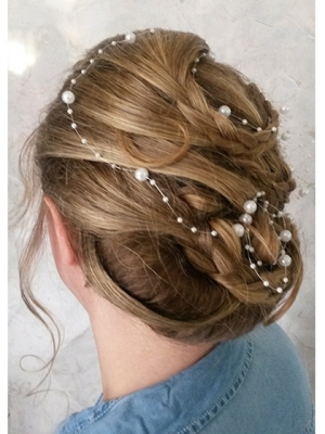 coiffure de mariée avec perles