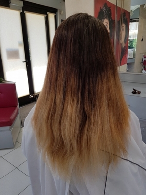 Coiffure femme chatain pointe blonde - avant