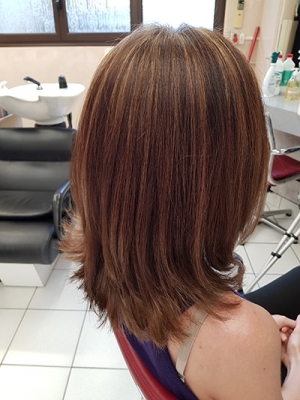 Coiffure femme chatain pointe blonde - après