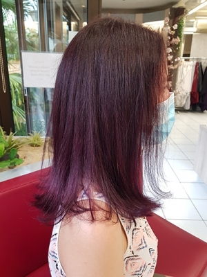 Coiffure femme brune pointe violette - après