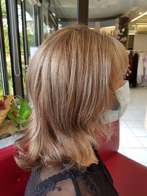 Coiffure femme blonde méchée - après